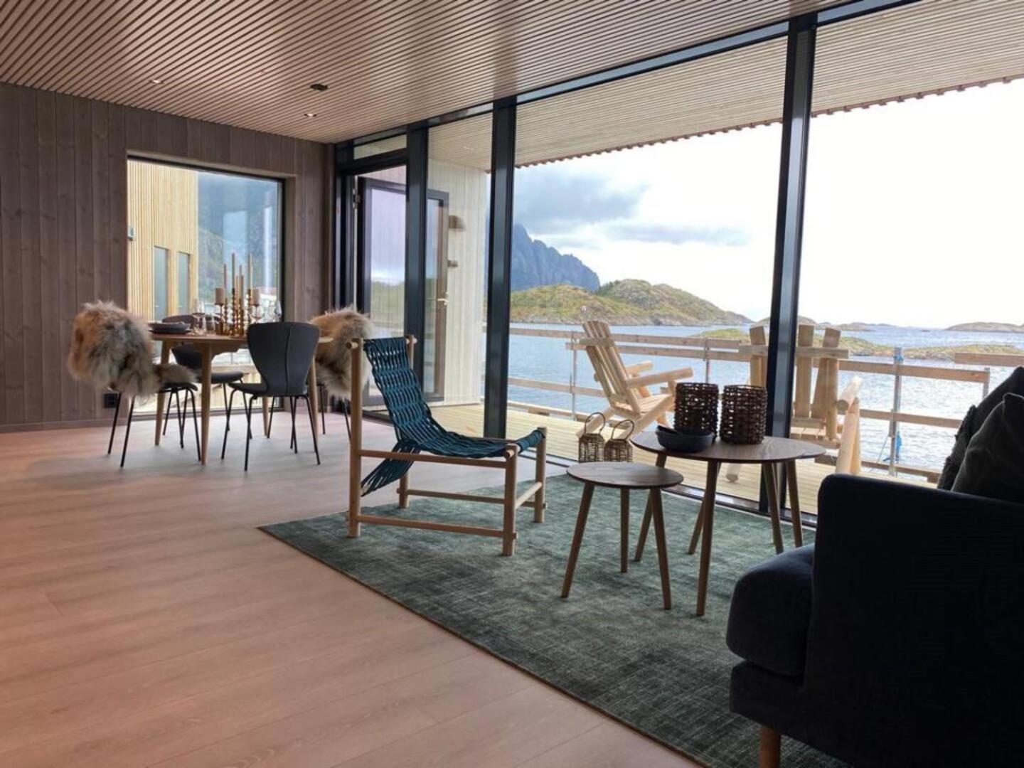 Waterfront Apartment With Panoramic Sea View Henningsvaer Exterior photo