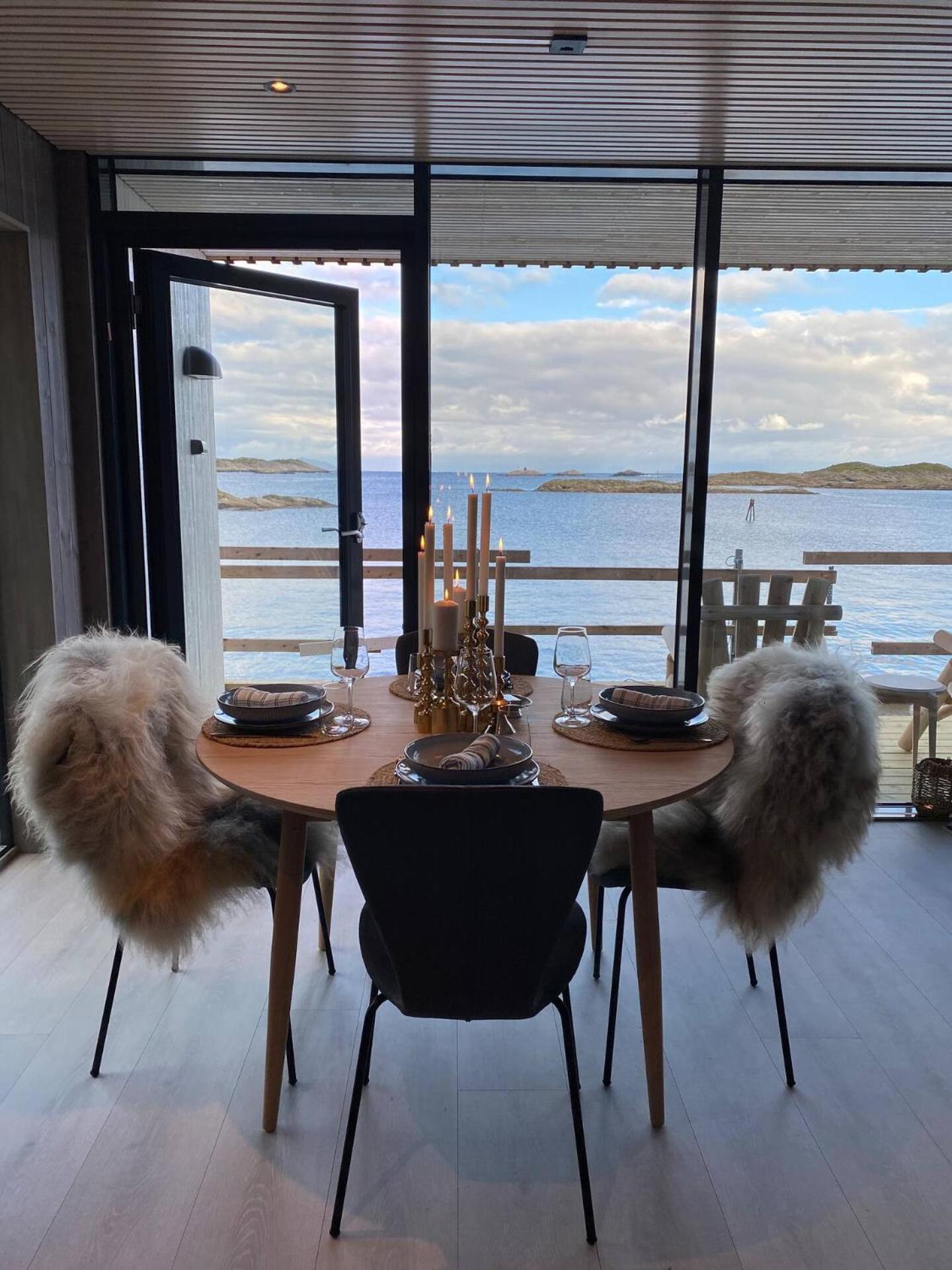 Waterfront Apartment With Panoramic Sea View Henningsvaer Exterior photo